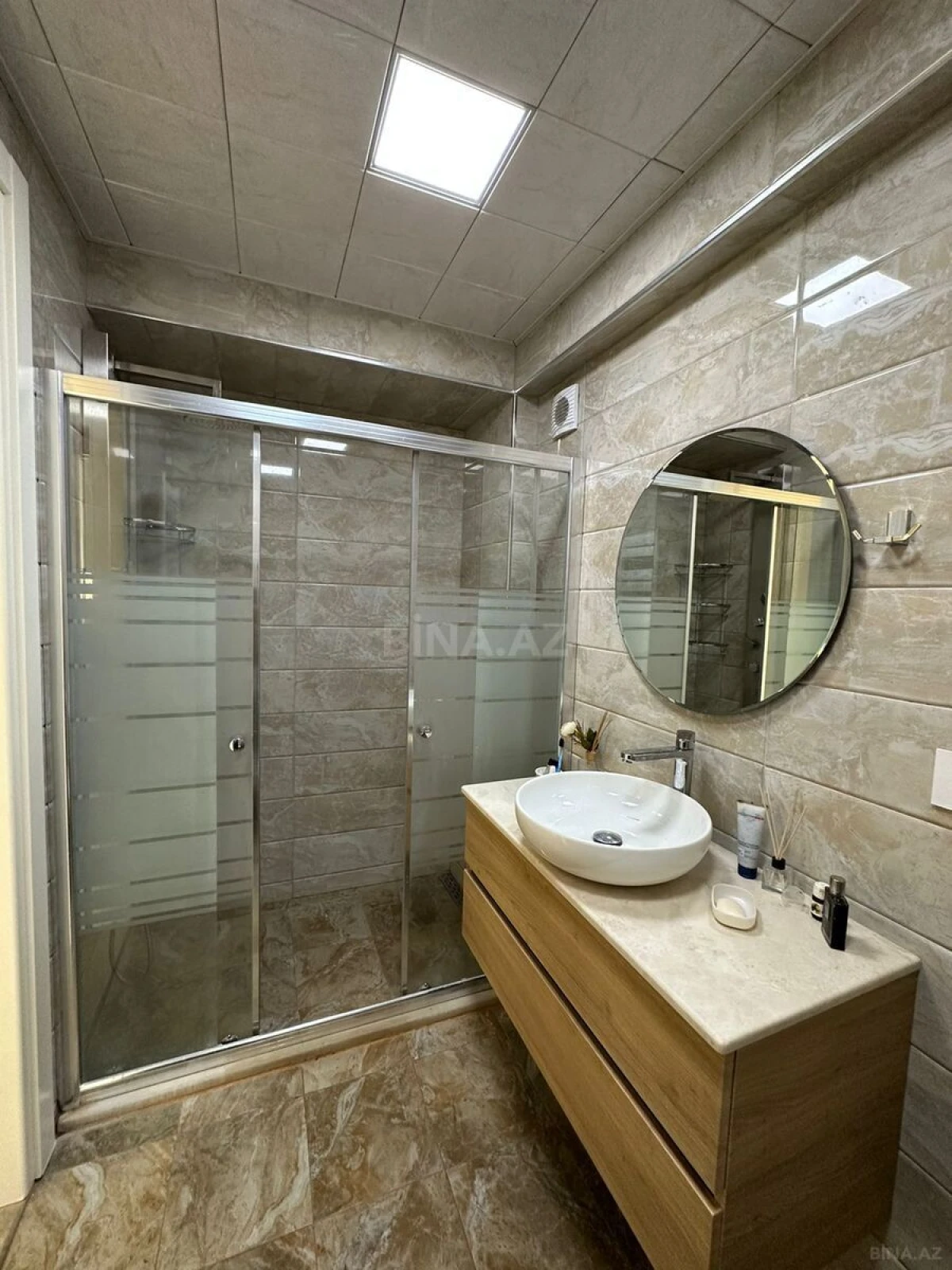 Kirayə verilir 2 otaqlı mənzil 100 m²