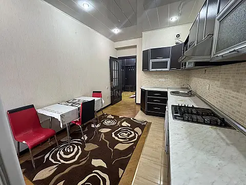 Satılır 2 otaqlı mənzil 80 m²