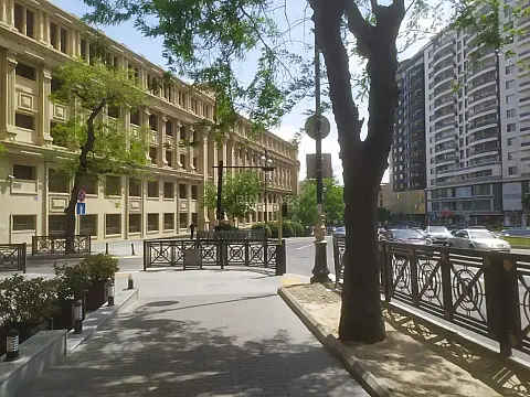 Satılır obyekt 100 m²