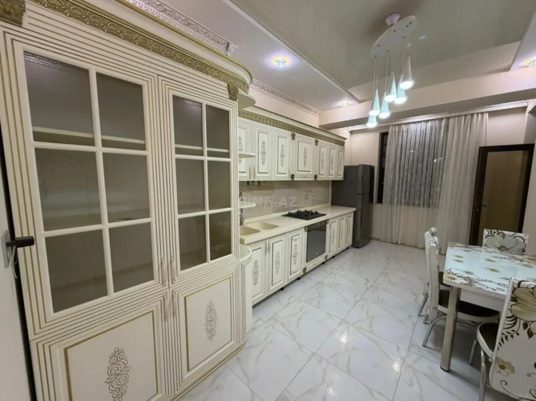 Kirayə verilir 3 otaqlı mənzil 130 m²