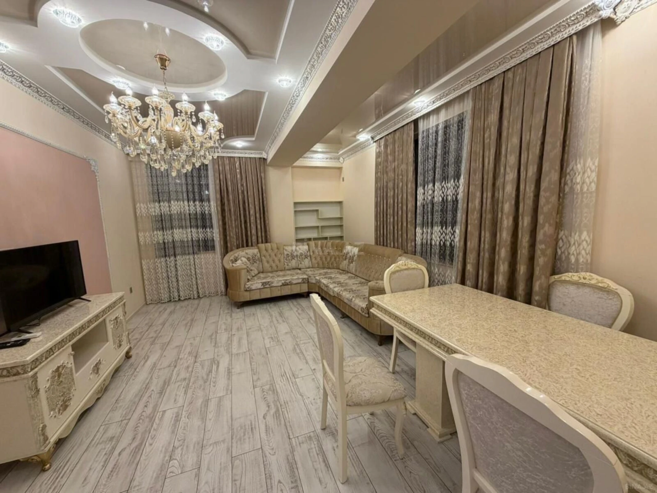 Kirayə verilir 3 otaqlı mənzil 130 m²