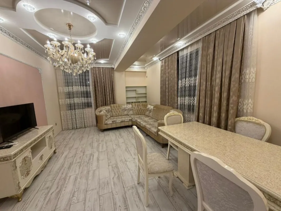 Kirayə verilir 3 otaqlı mənzil 130 m²