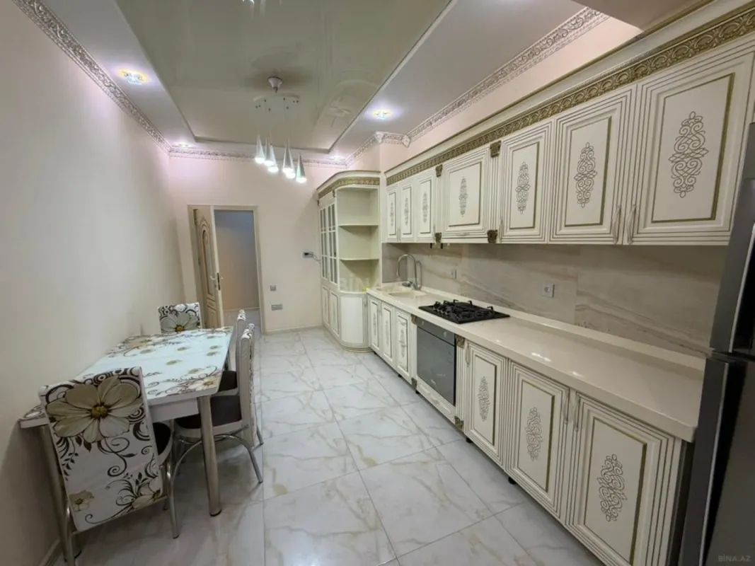 Kirayə verilir 3 otaqlı mənzil 130 m²