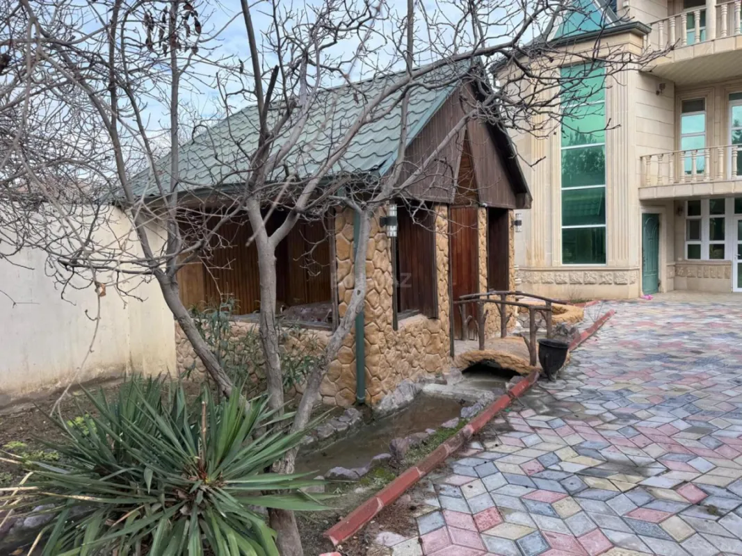 Satılır 6 otaqlı həyət evi 360 m²