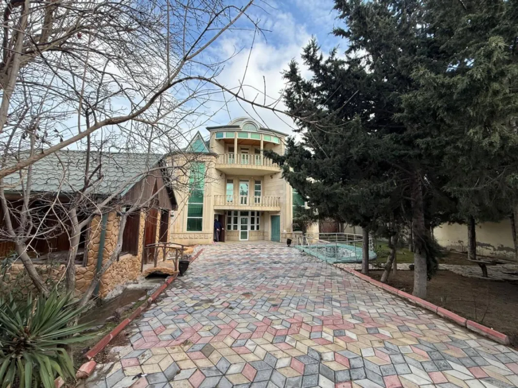 Satılır 6 otaqlı həyət evi 360 m²