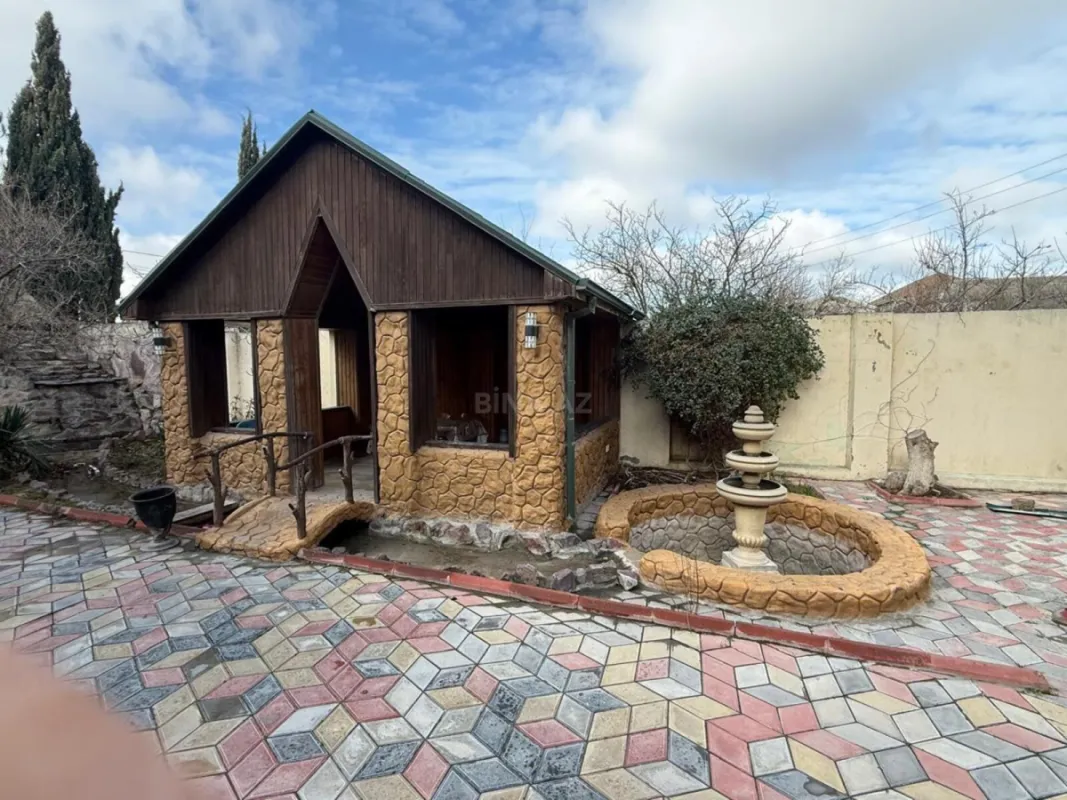 Satılır 6 otaqlı həyət evi 360 m²