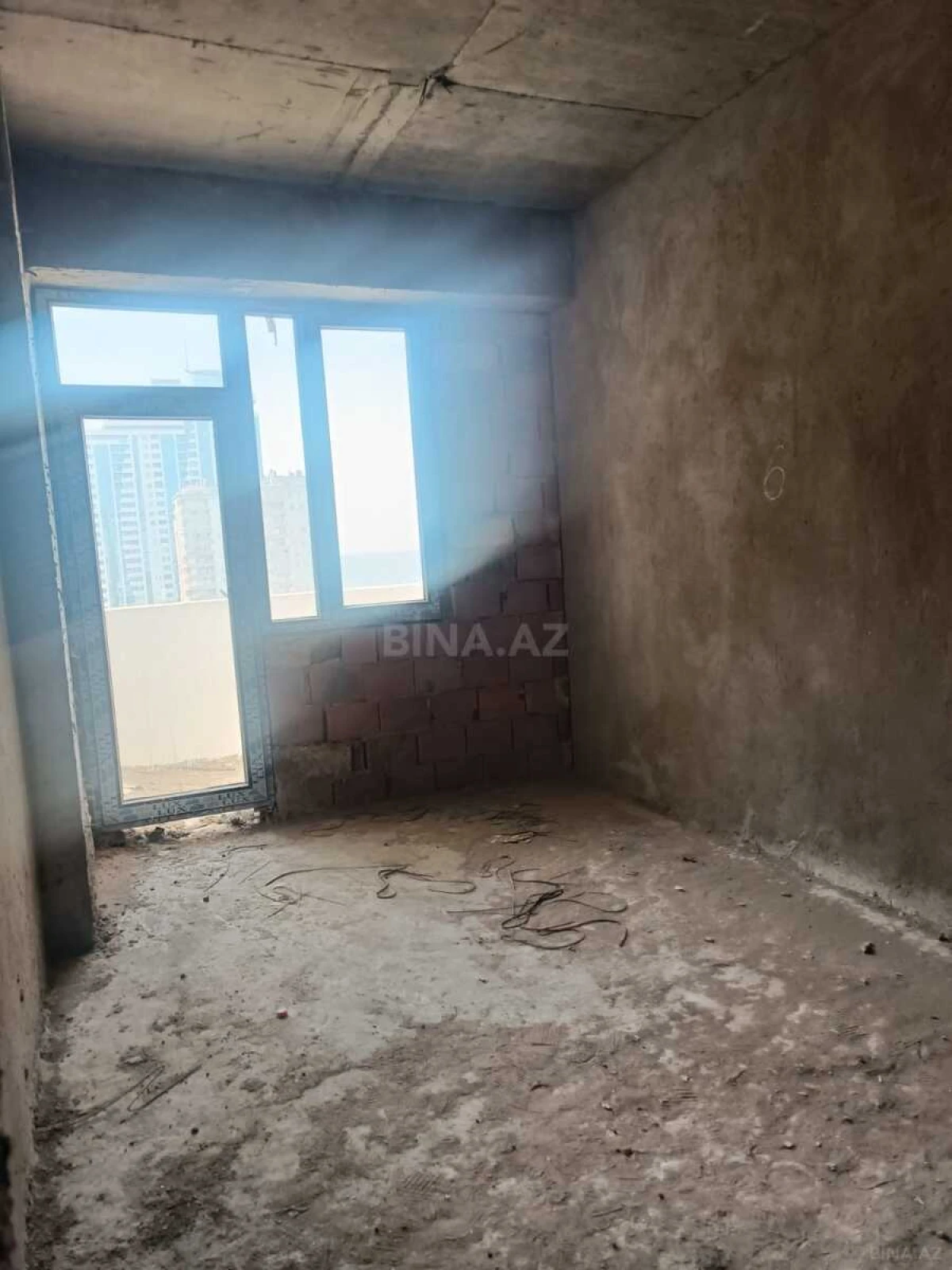 Satılır 4 otaqlı mənzil 156 m²