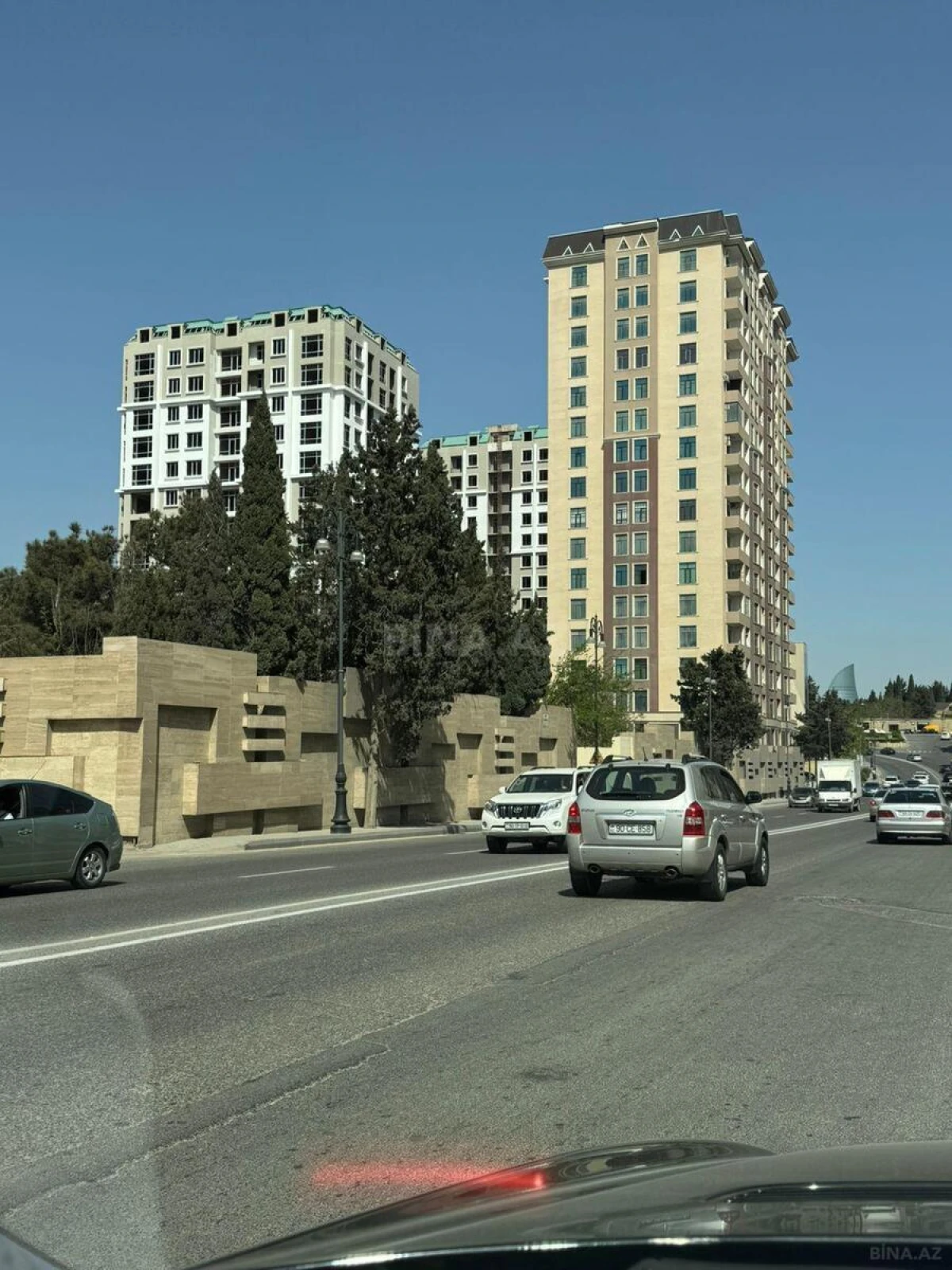 Satılır 4 otaqlı mənzil 156 m²