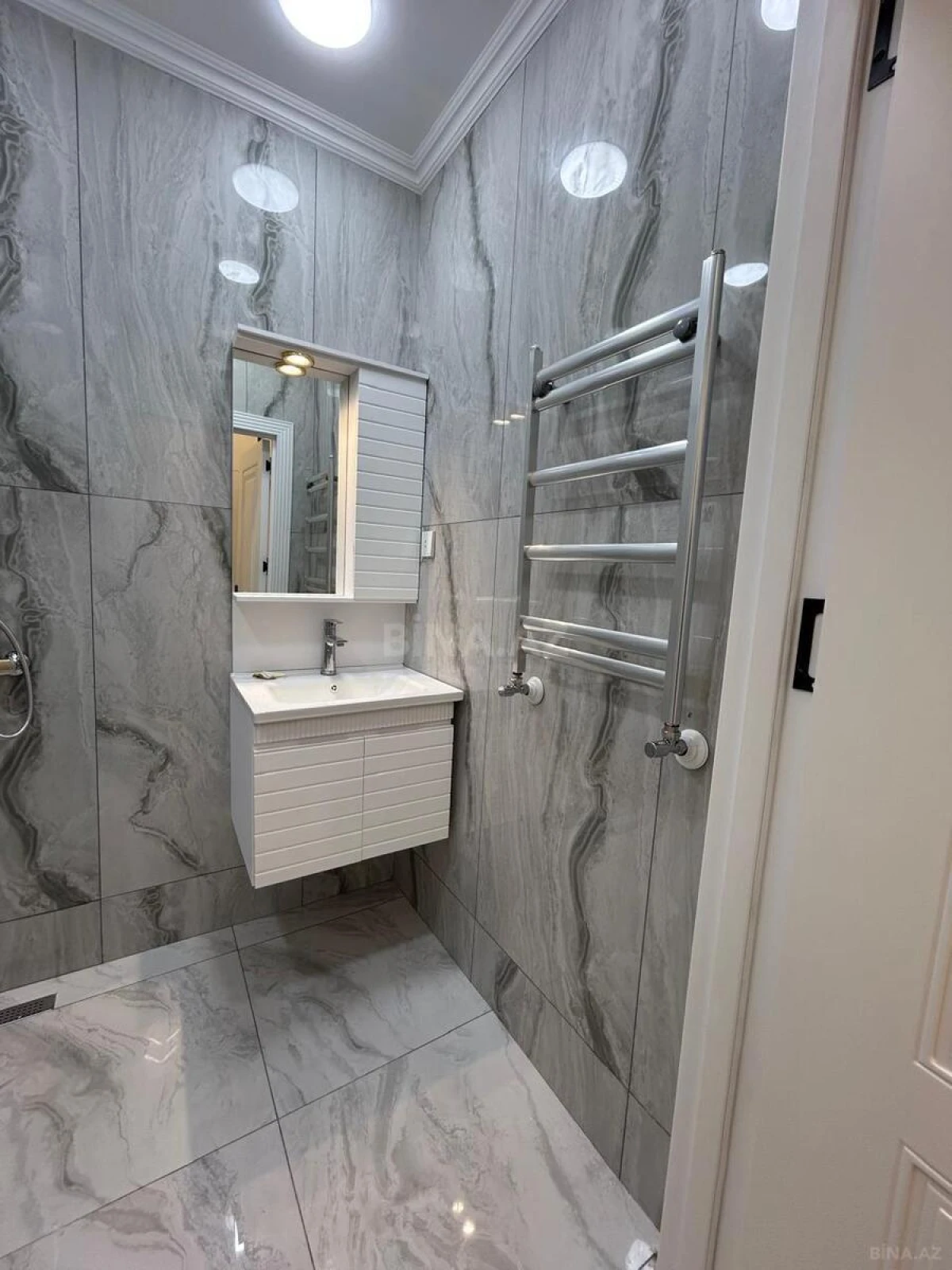 Satılır 2 otaqlı mənzil 49 m²