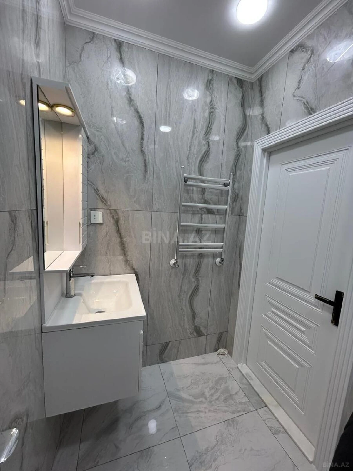 Satılır 2 otaqlı mənzil 49 m²