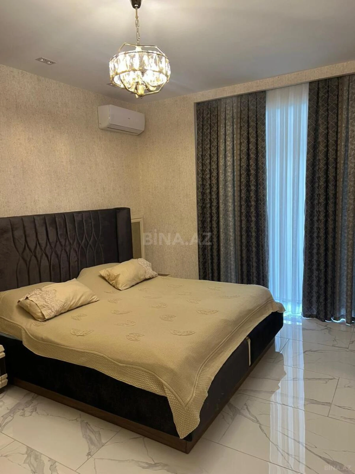 Satılır 3 otaqlı mənzil 148 m²