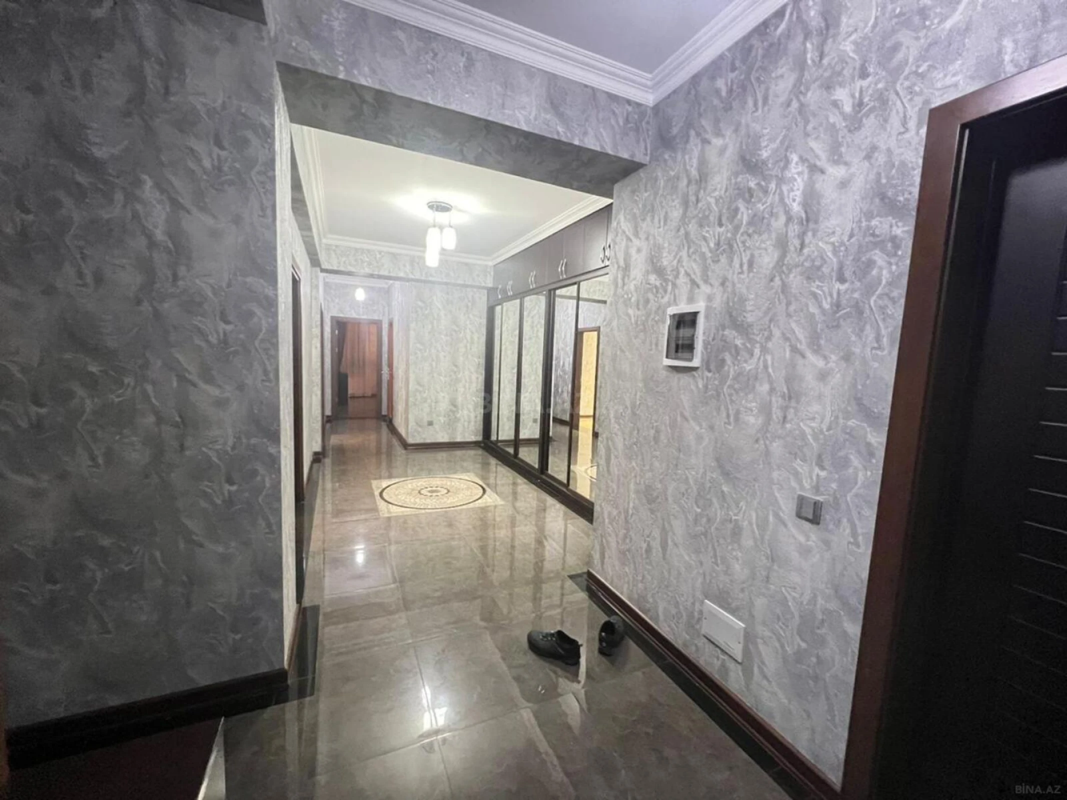 Kirayə verilir 4 otaqlı mənzil 161 m²