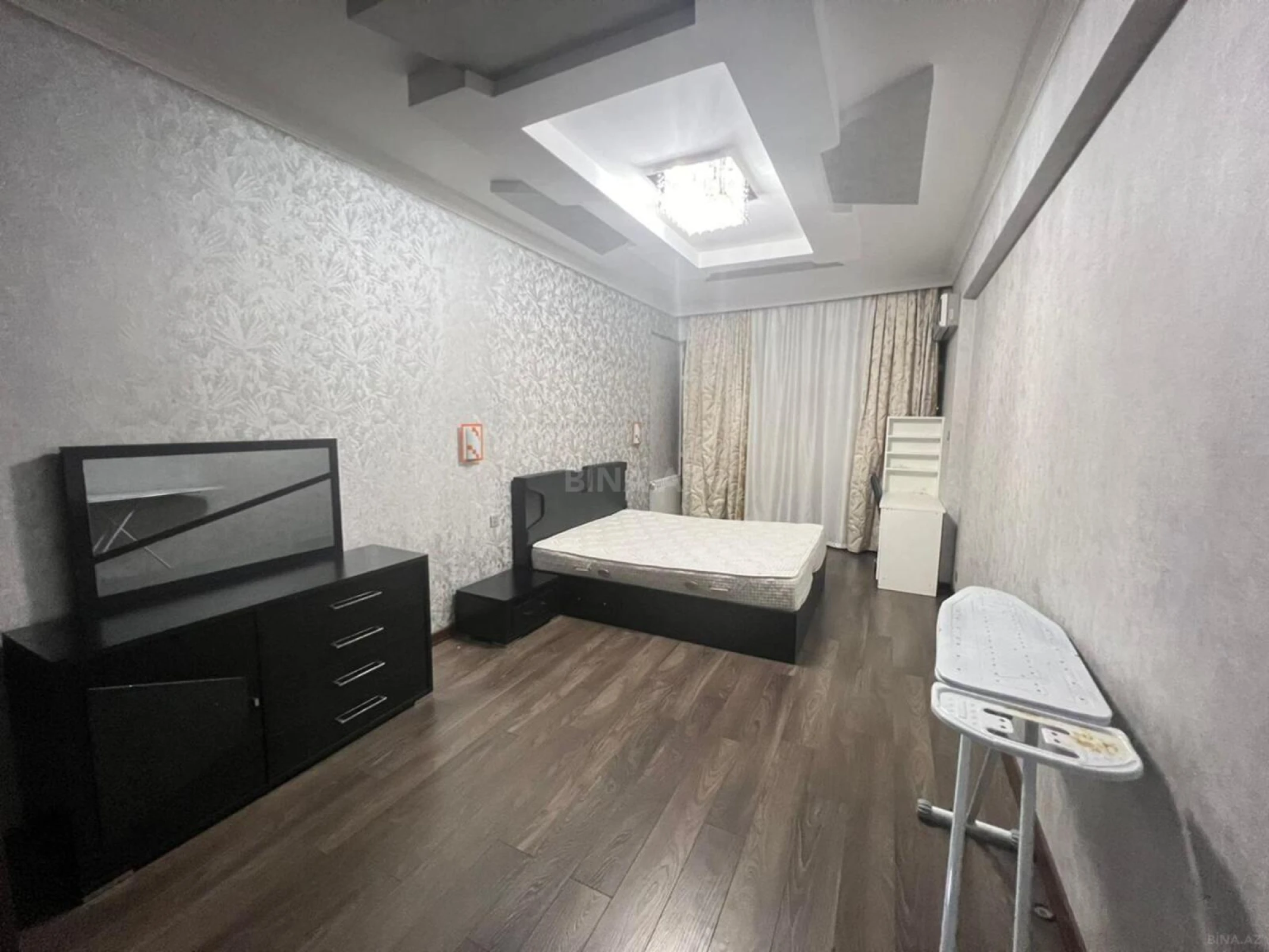 Kirayə verilir 4 otaqlı mənzil 161 m²