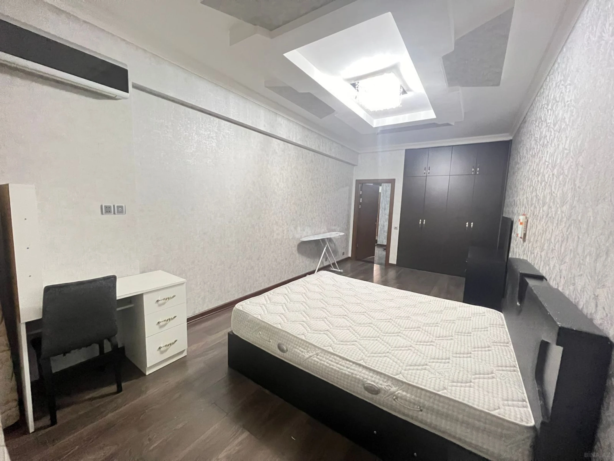 Kirayə verilir 4 otaqlı mənzil 161 m²