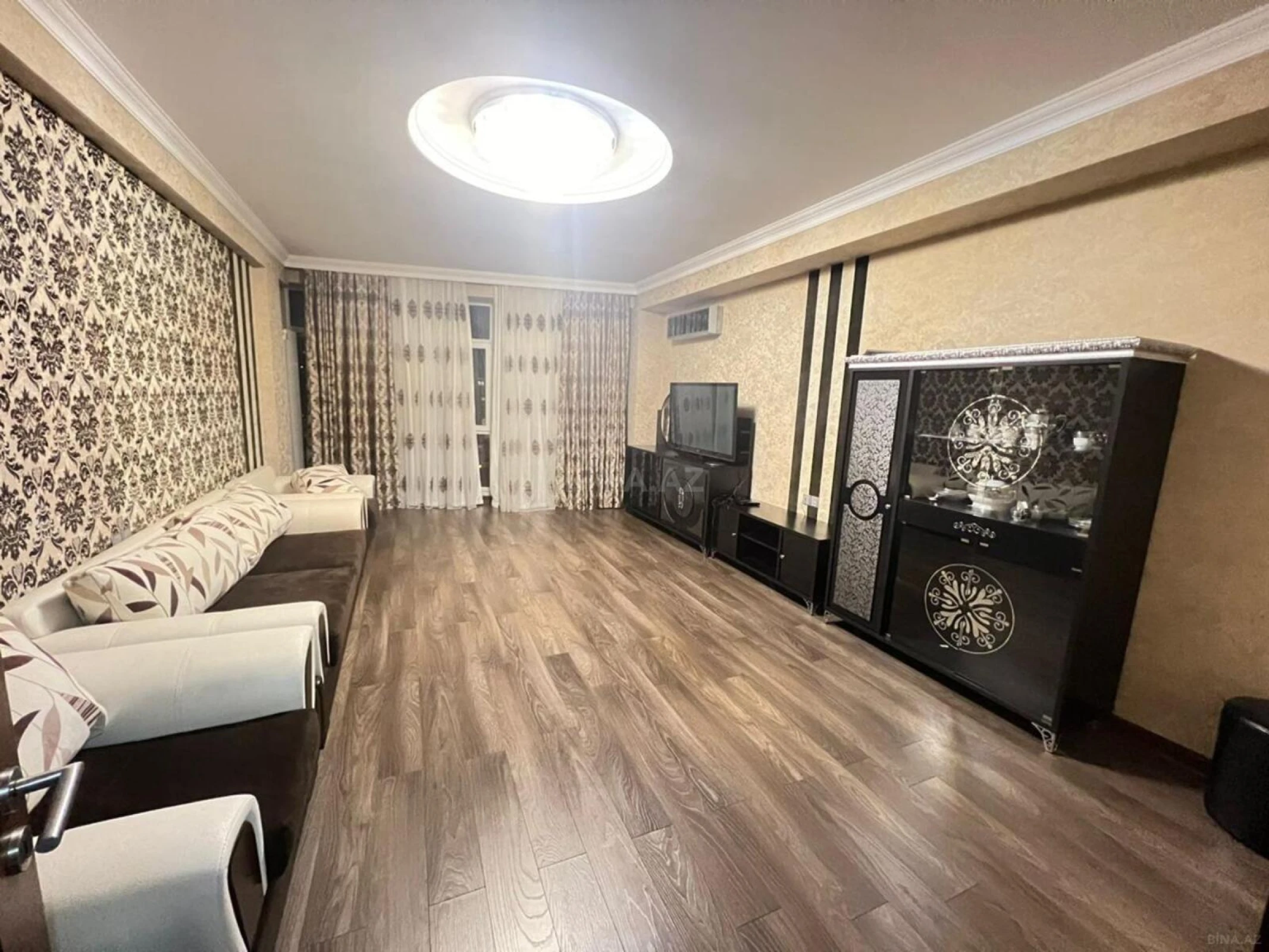 Kirayə verilir 4 otaqlı mənzil 161 m²