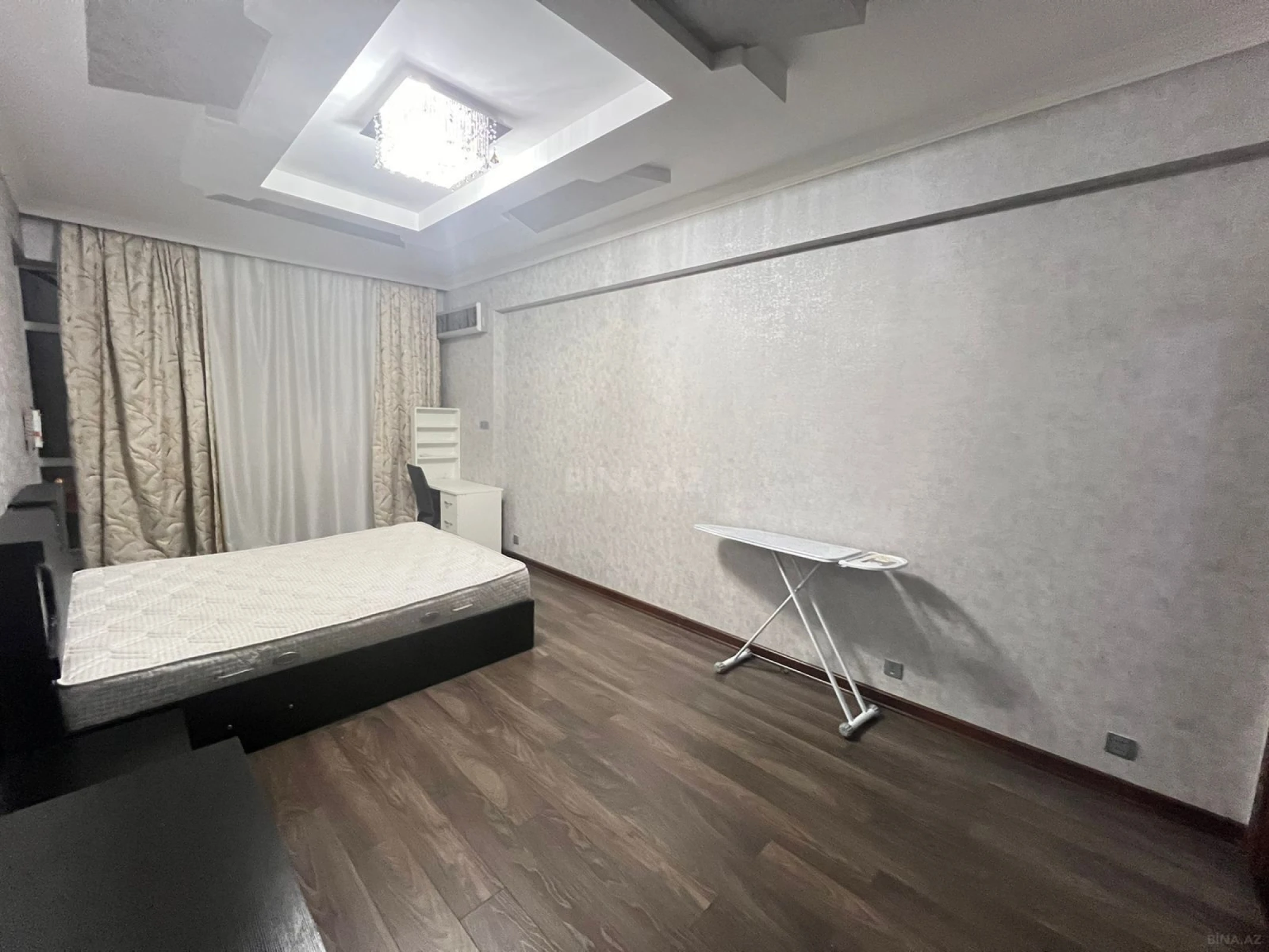 Kirayə verilir 4 otaqlı mənzil 161 m²