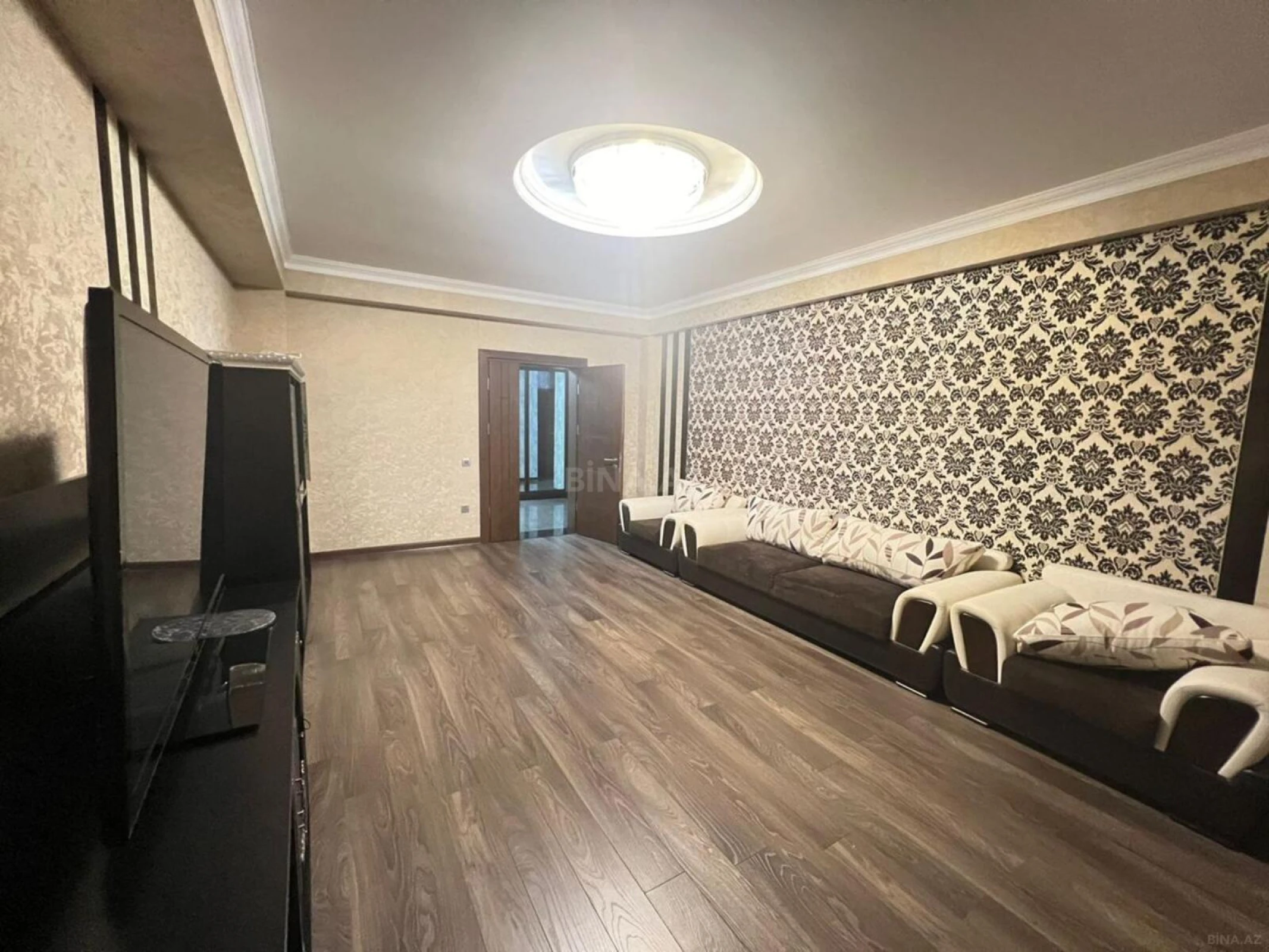 Kirayə verilir 4 otaqlı mənzil 161 m²