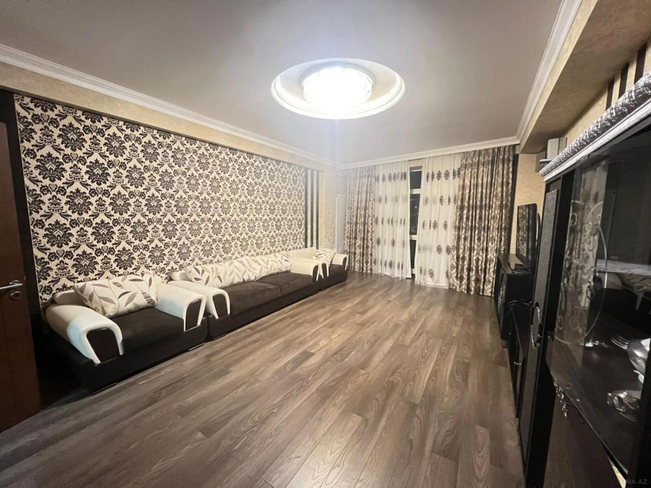 Kirayə verilir 4 otaqlı mənzil 161 m²