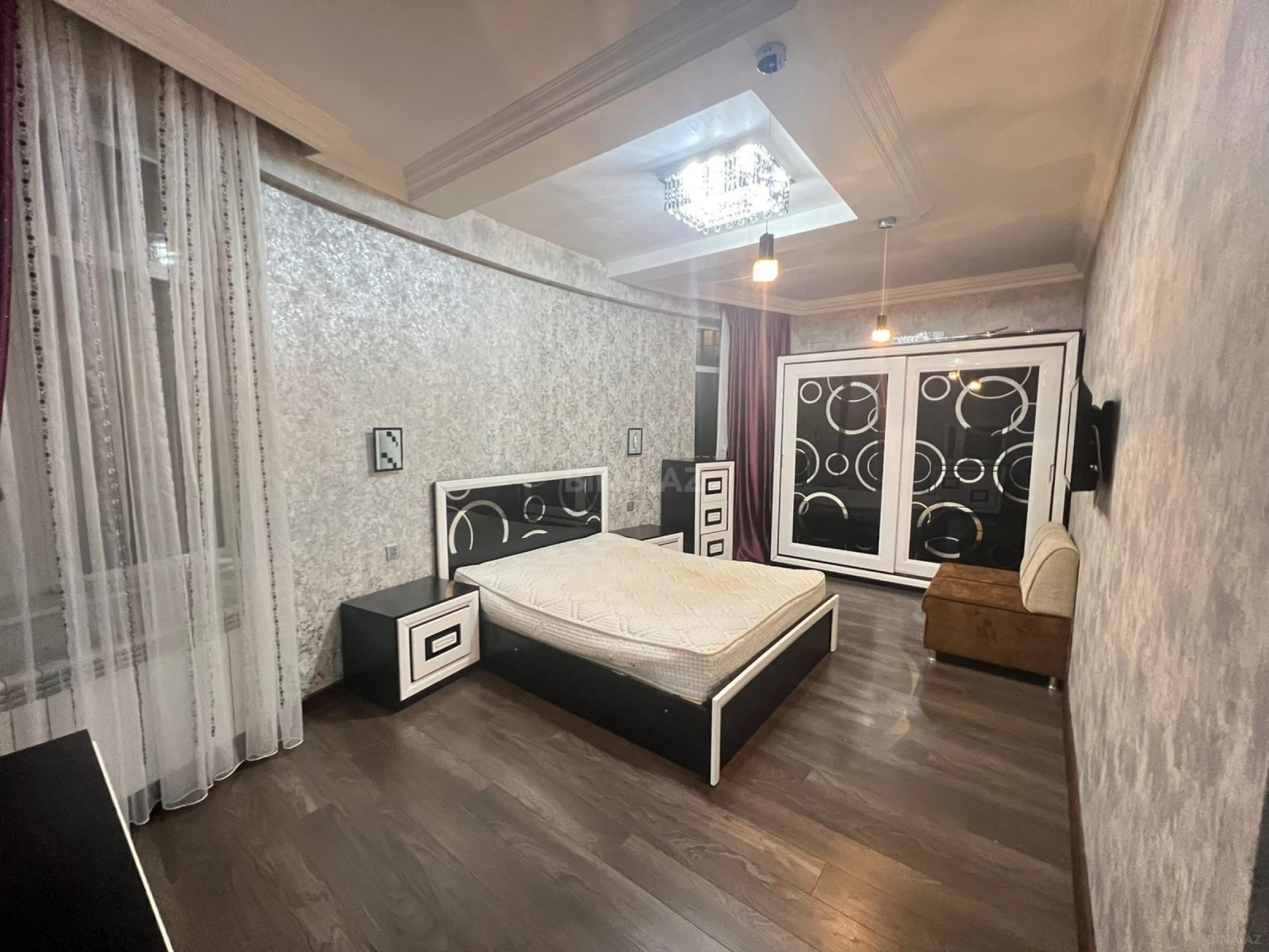 Kirayə verilir 4 otaqlı mənzil 161 m²