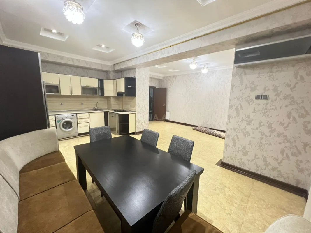 Kirayə verilir 4 otaqlı mənzil 161 m²