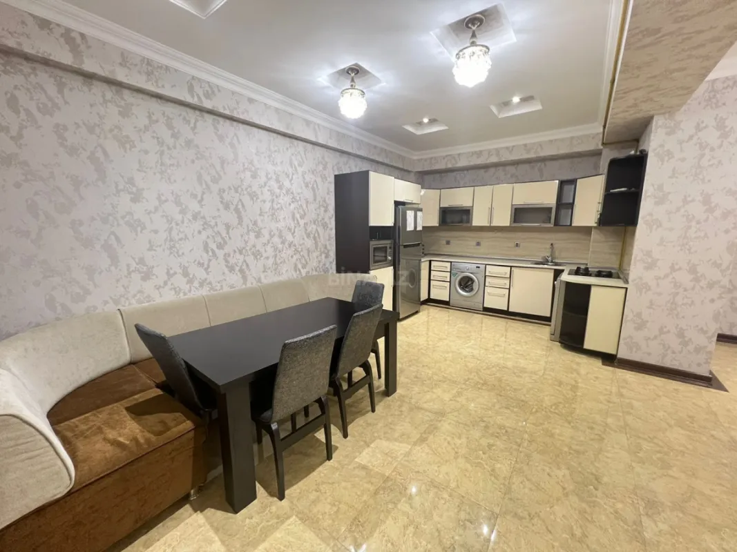 Kirayə verilir 4 otaqlı mənzil 161 m²