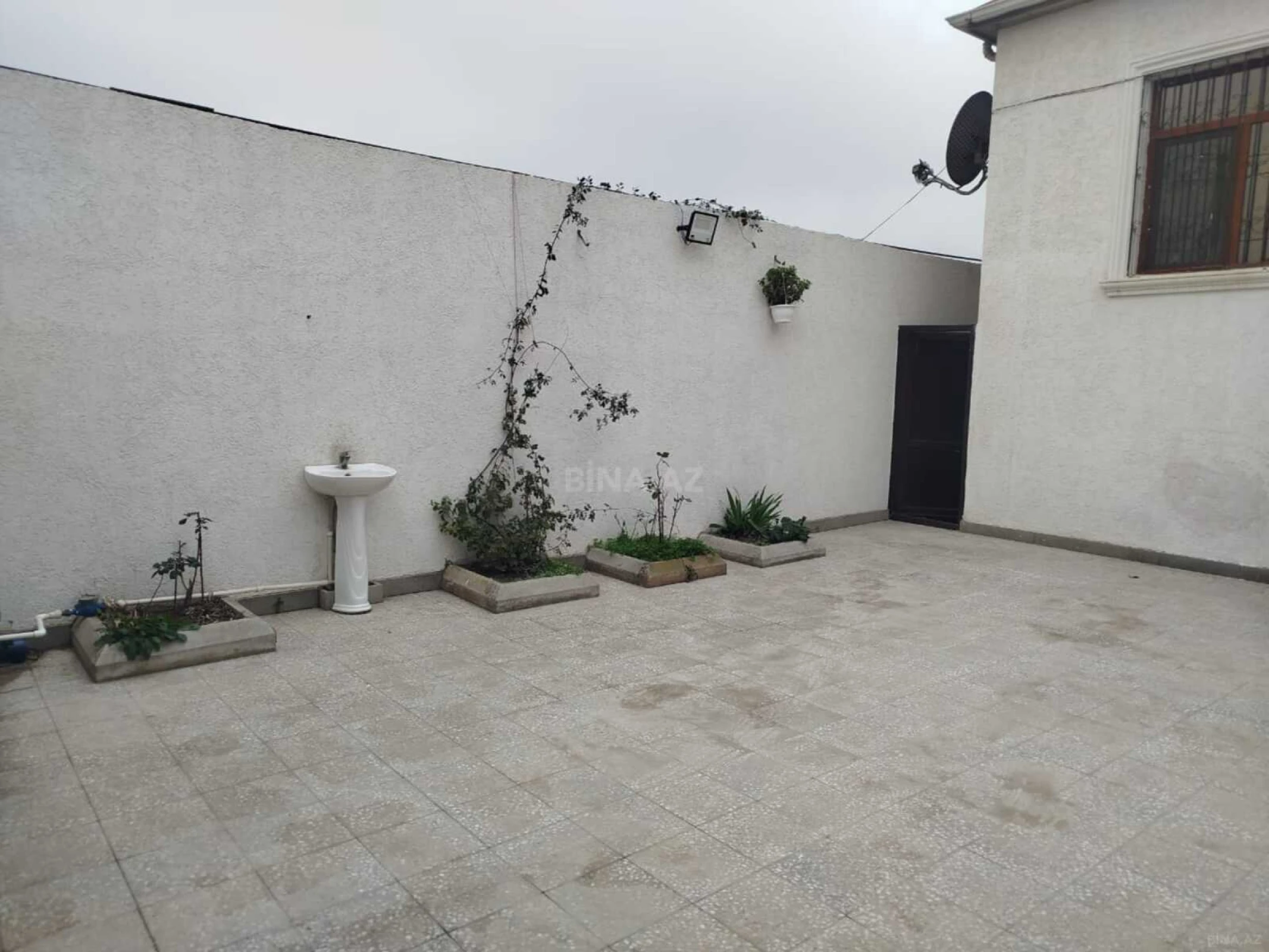 Satılır 4 otaqlı həyət evi 180 m²