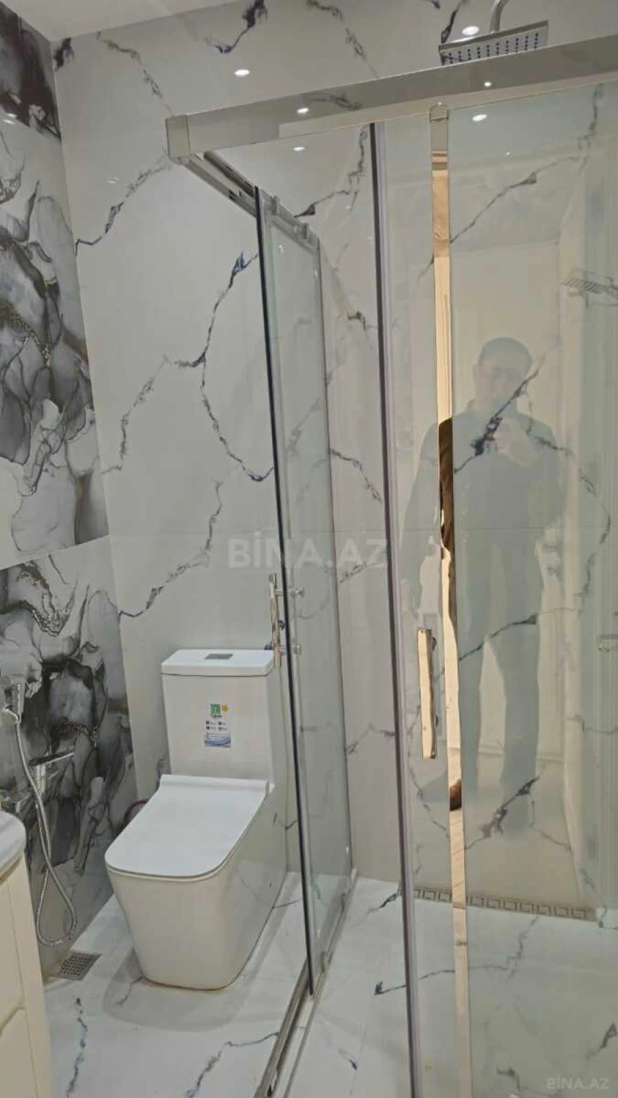 Satılır 4 otaqlı mənzil 145 m²