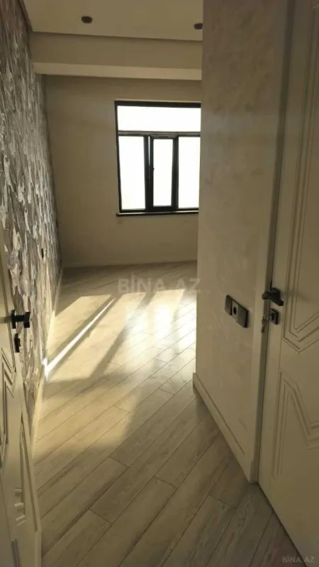 Satılır 4 otaqlı mənzil 145 m²