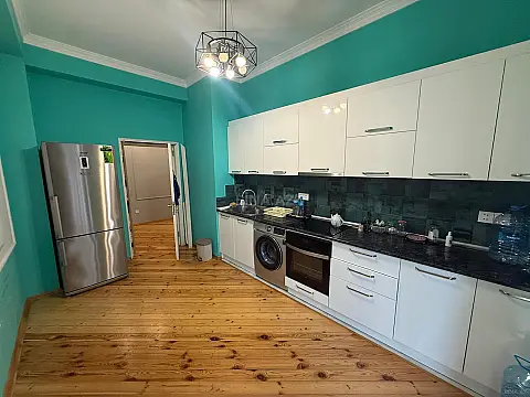 Kirayə verilir 3 otaqlı ofis 140 m²