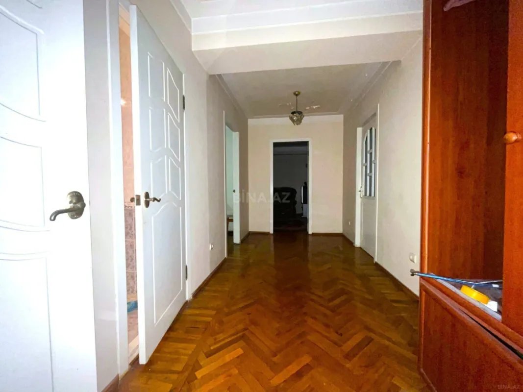 Satılır 4 otaqlı mənzil 110 m²