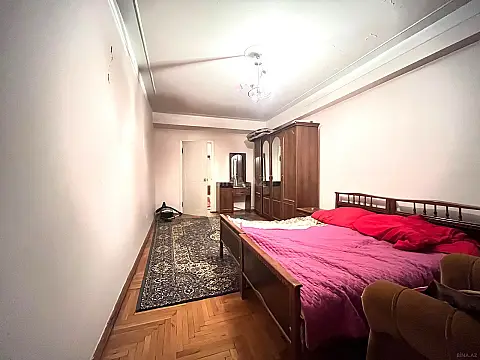 Satılır 4 otaqlı mənzil 110 m²