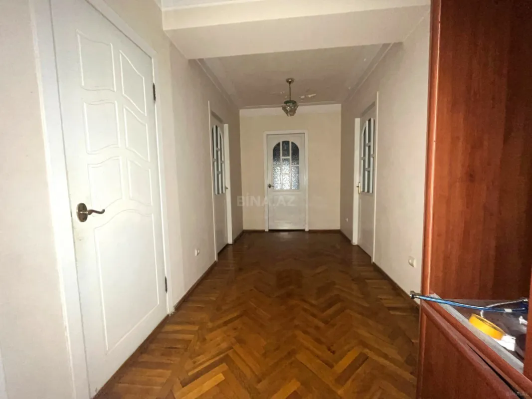 Satılır 4 otaqlı mənzil 110 m²