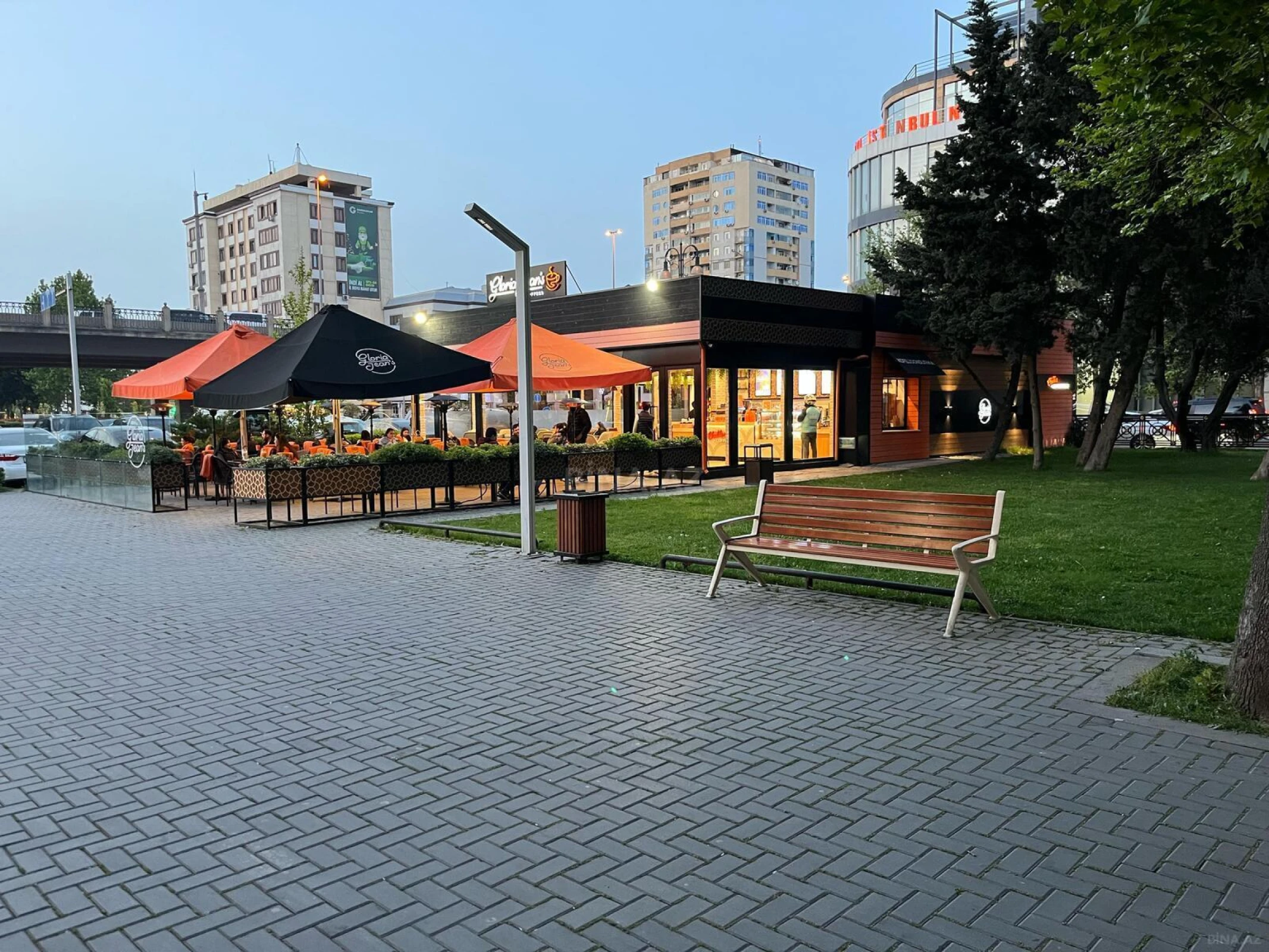 Satılır 4 otaqlı mənzil 110 m²