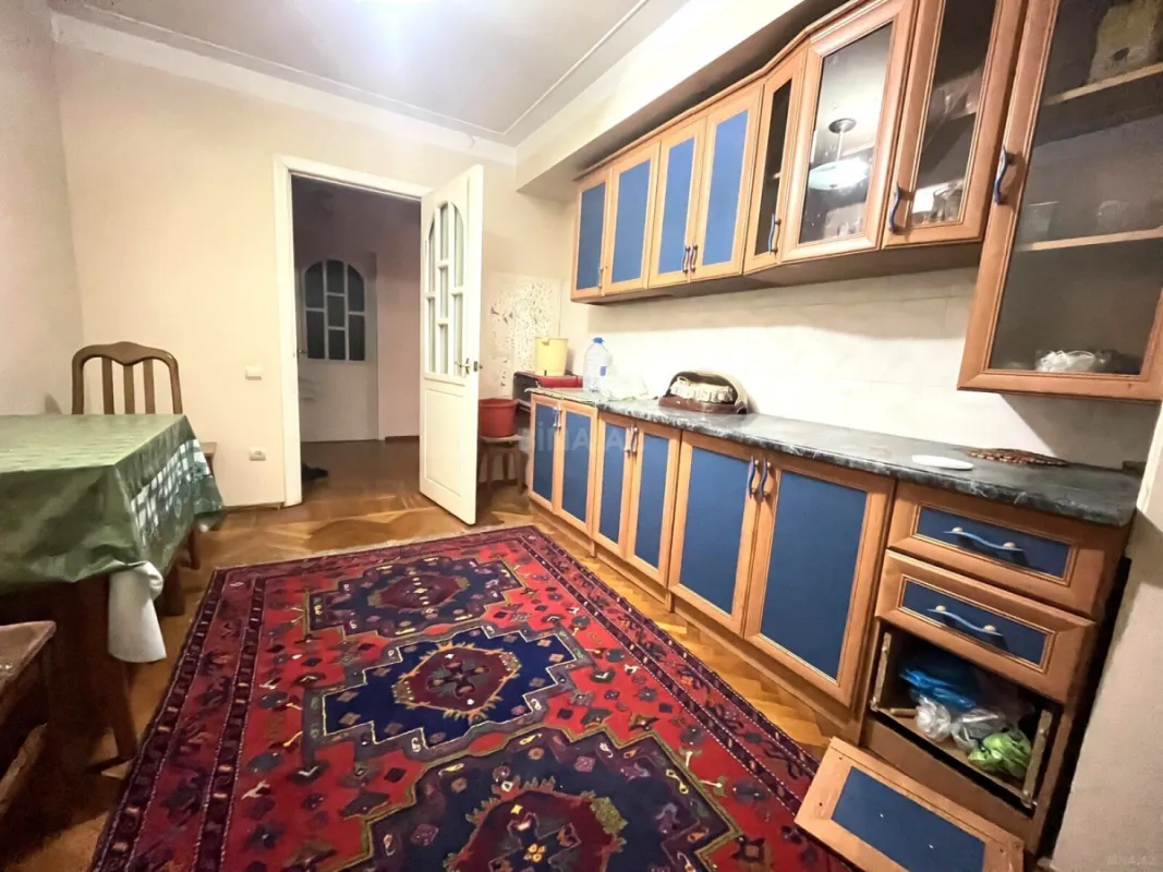 Satılır 4 otaqlı mənzil 110 m²