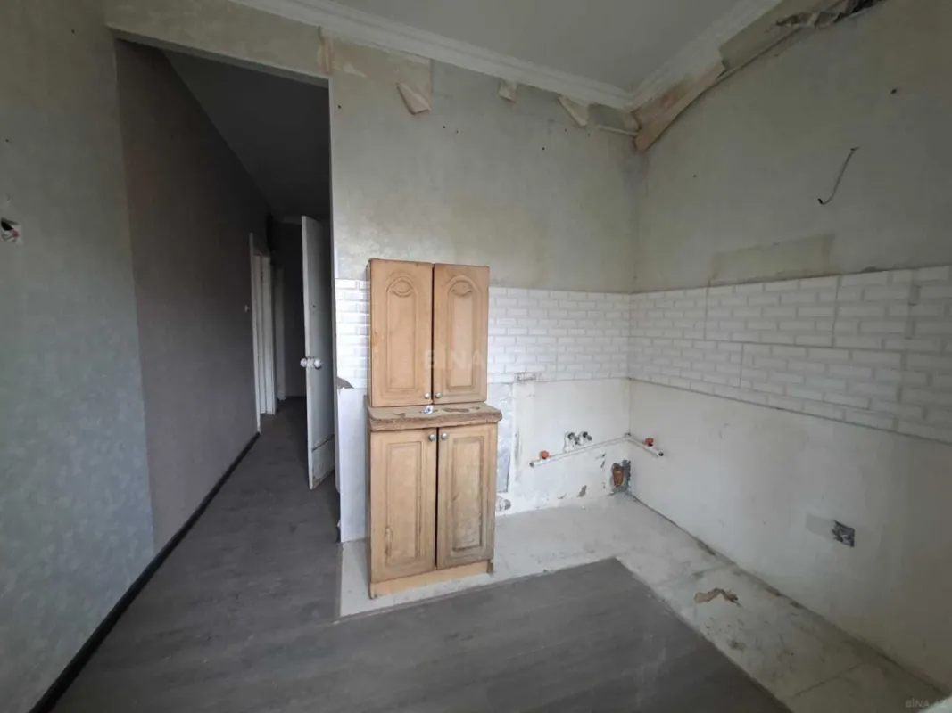 Satılır 4 otaqlı mənzil 110 m²