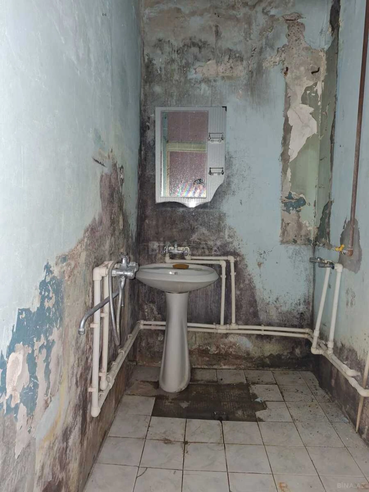 Satılır 4 otaqlı mənzil 110 m²