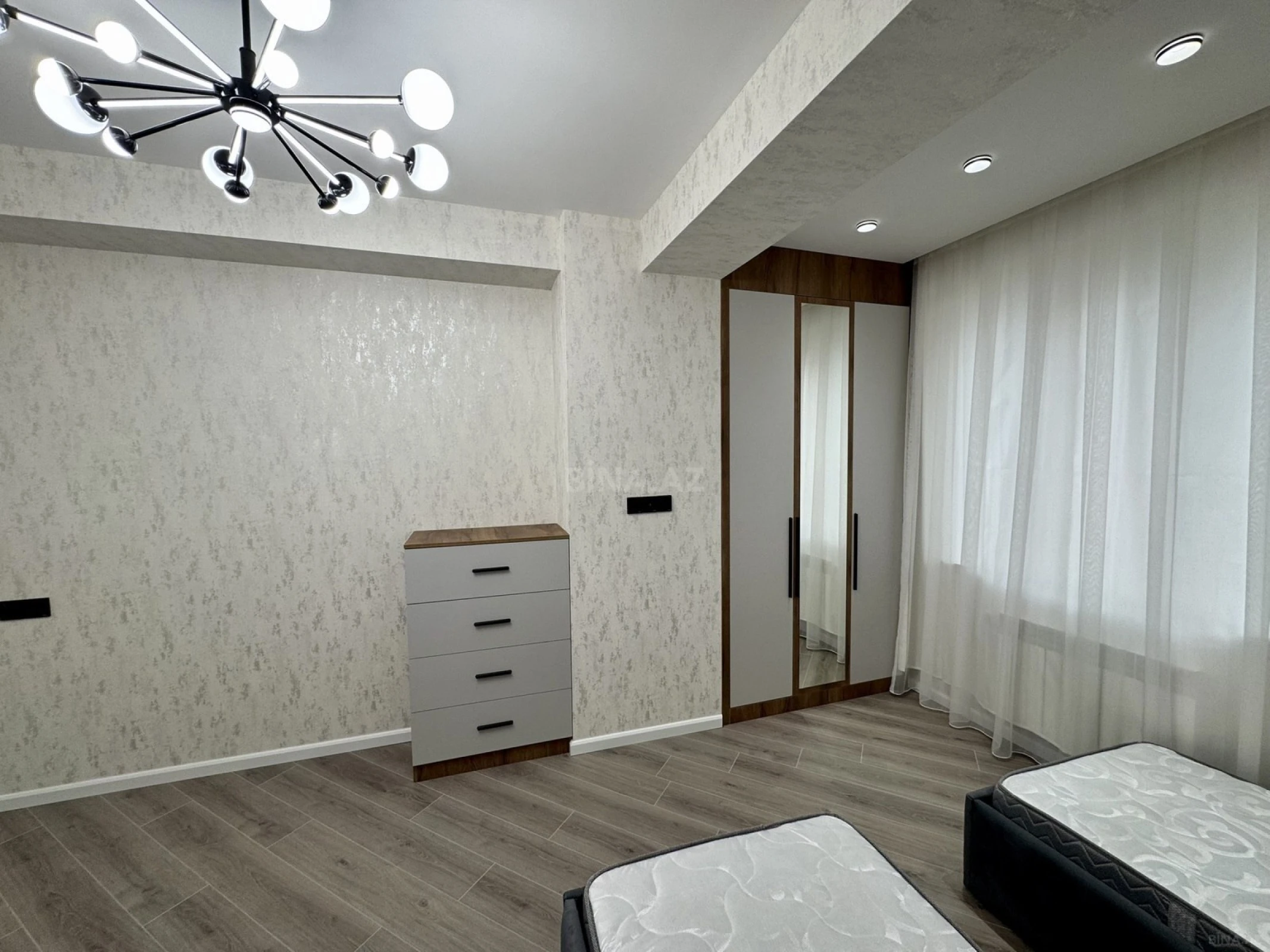 Satılır 3 otaqlı mənzil 107 m²