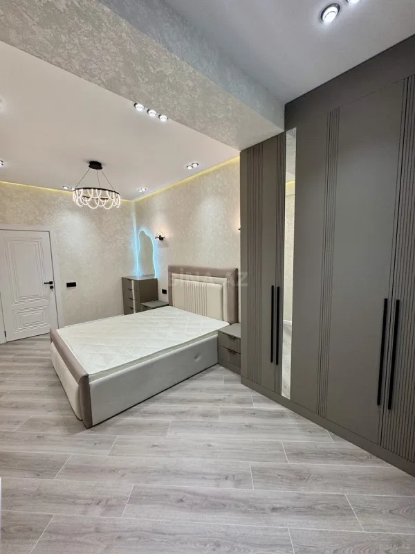 Satılır 3 otaqlı mənzil 107 m²