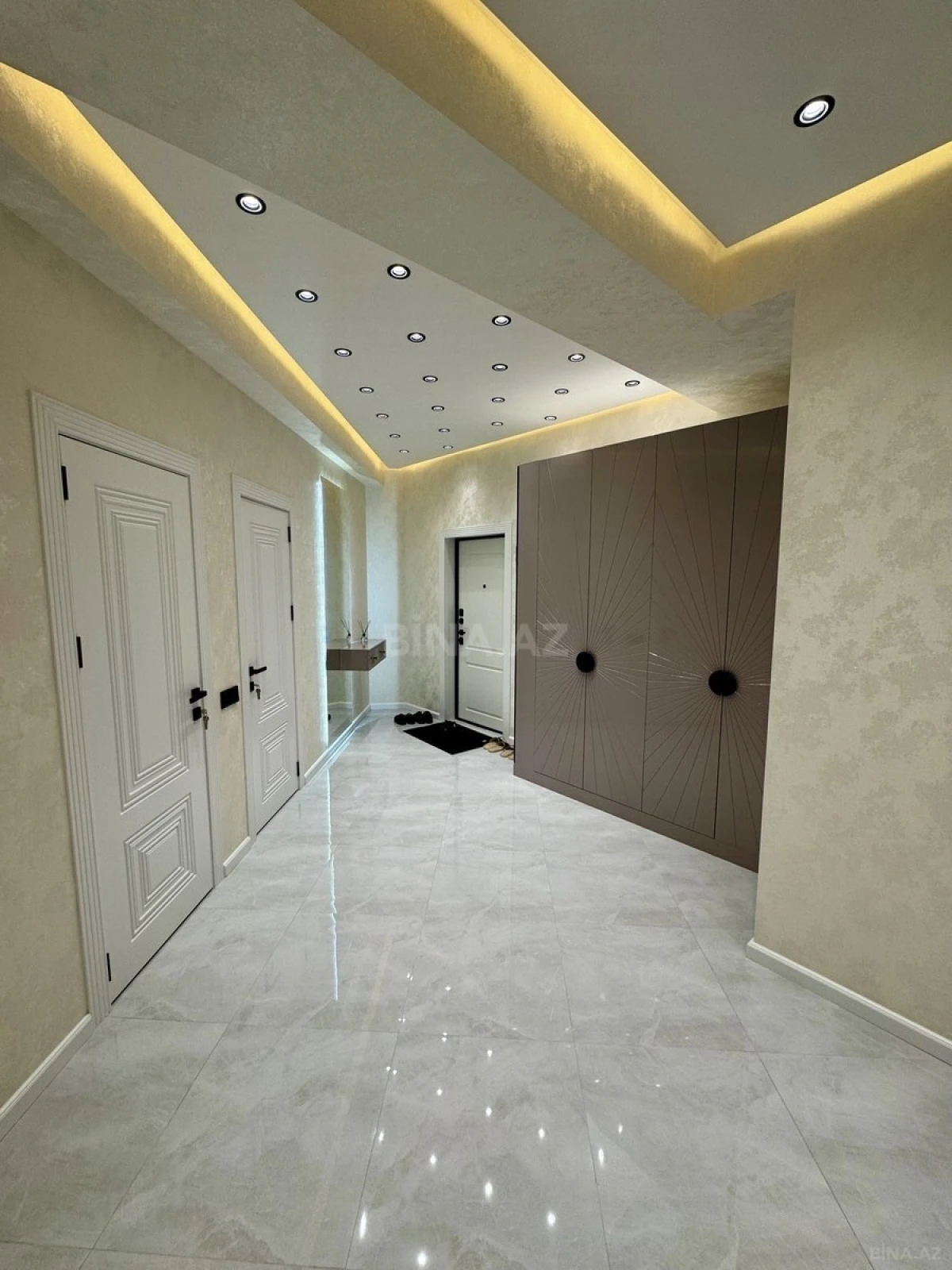 Satılır 3 otaqlı mənzil 107 m²
