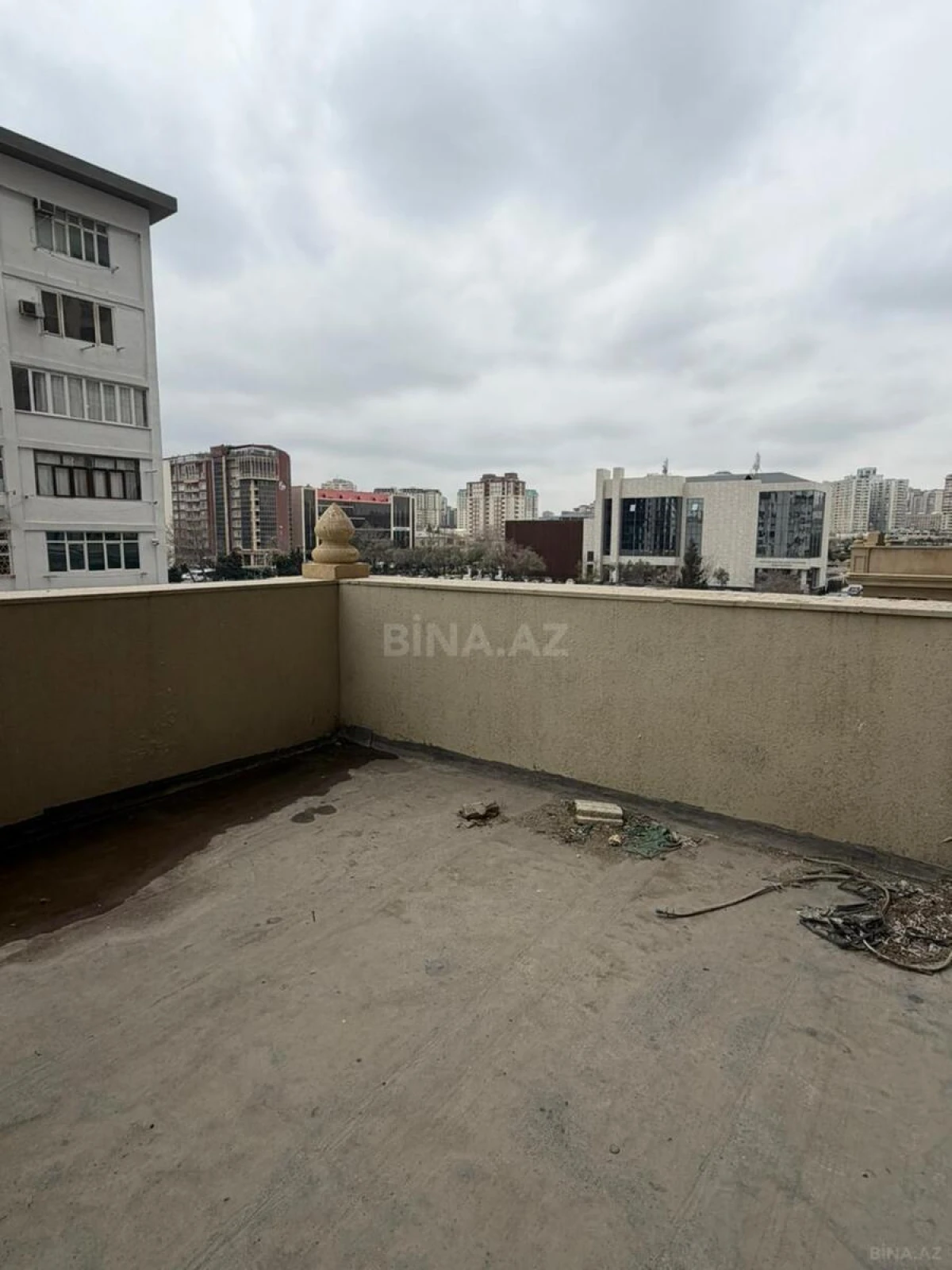 Satılır 3 otaqlı mənzil 145 m²