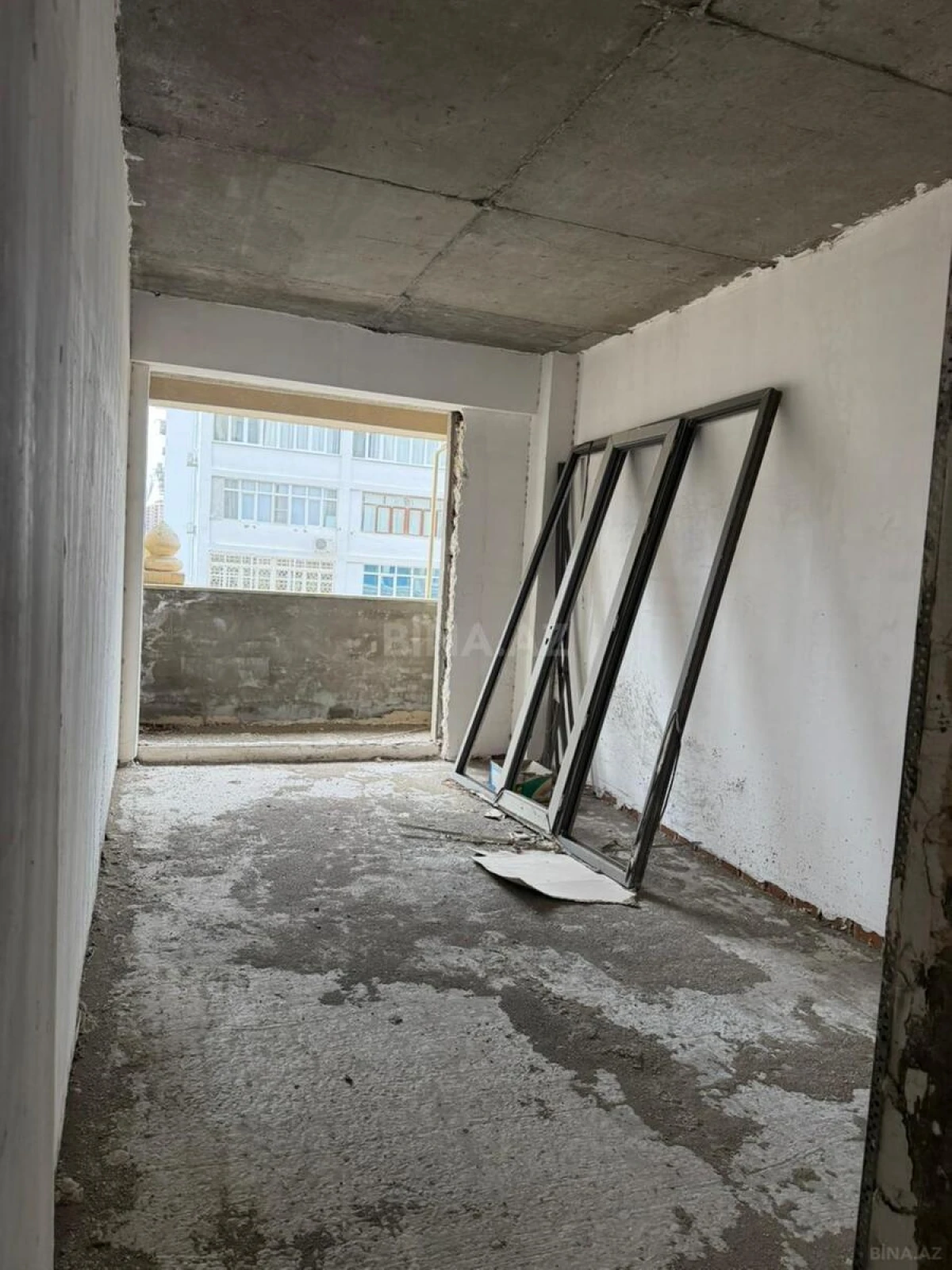 Satılır 3 otaqlı mənzil 145 m²