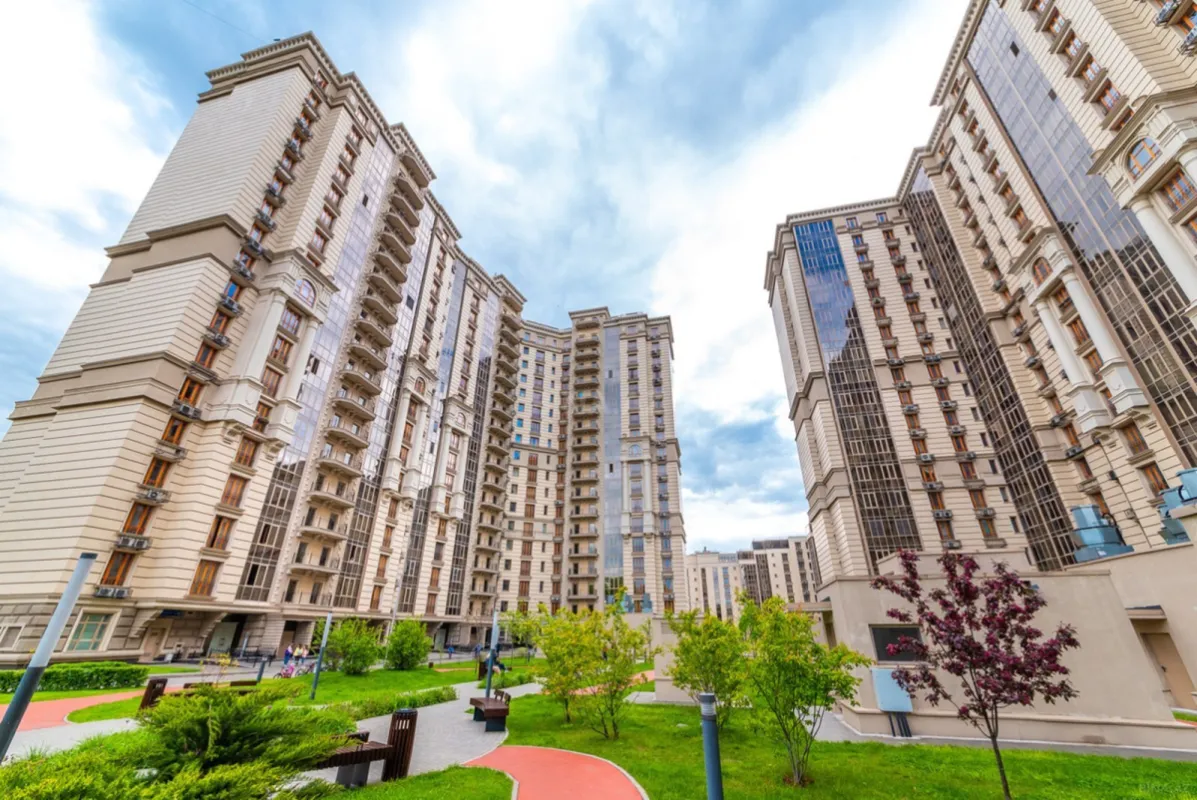 Satılır 3 otaqlı mənzil 145 m²