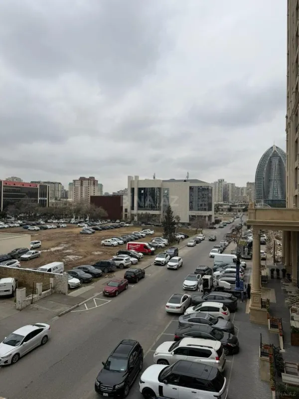 Satılır 3 otaqlı mənzil 145 m²