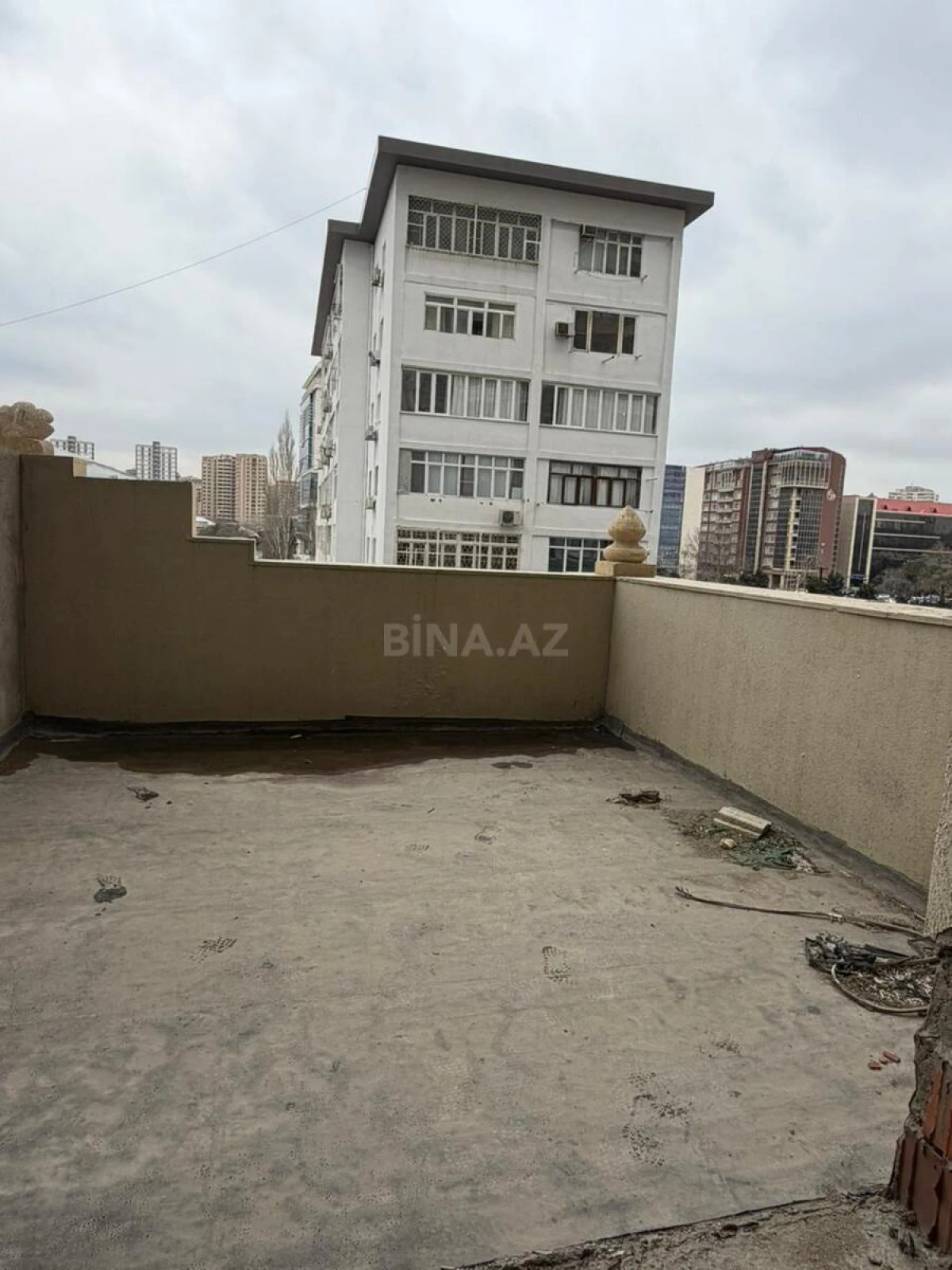 Satılır 3 otaqlı mənzil 145 m²