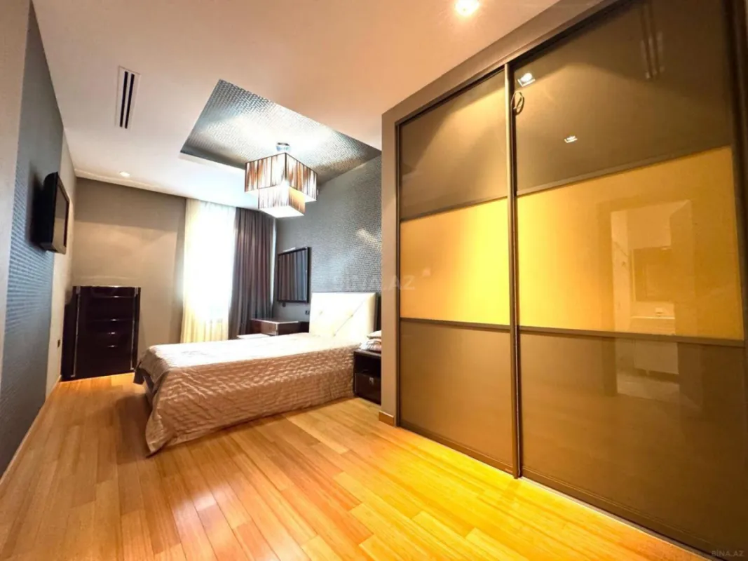 Kirayə verilir 4 otaqlı mənzil 174 m²