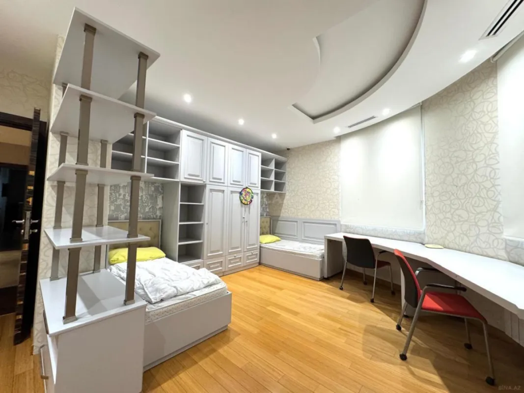 Kirayə verilir 4 otaqlı mənzil 174 m²