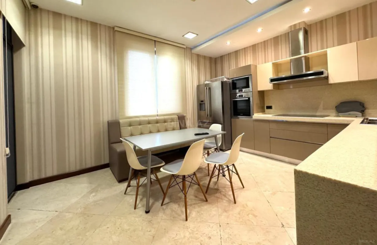 Kirayə verilir 4 otaqlı mənzil 174 m²