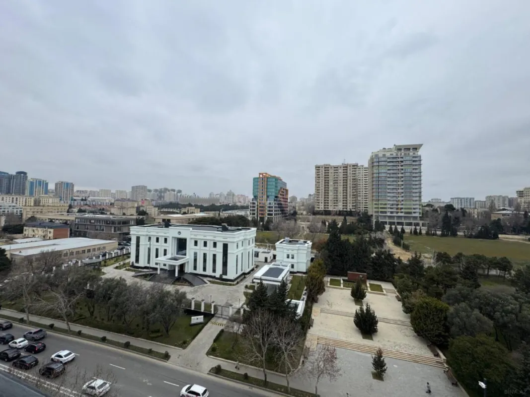 Kirayə verilir 4 otaqlı mənzil 174 m²