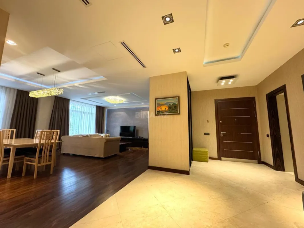 Kirayə verilir 4 otaqlı mənzil 174 m²