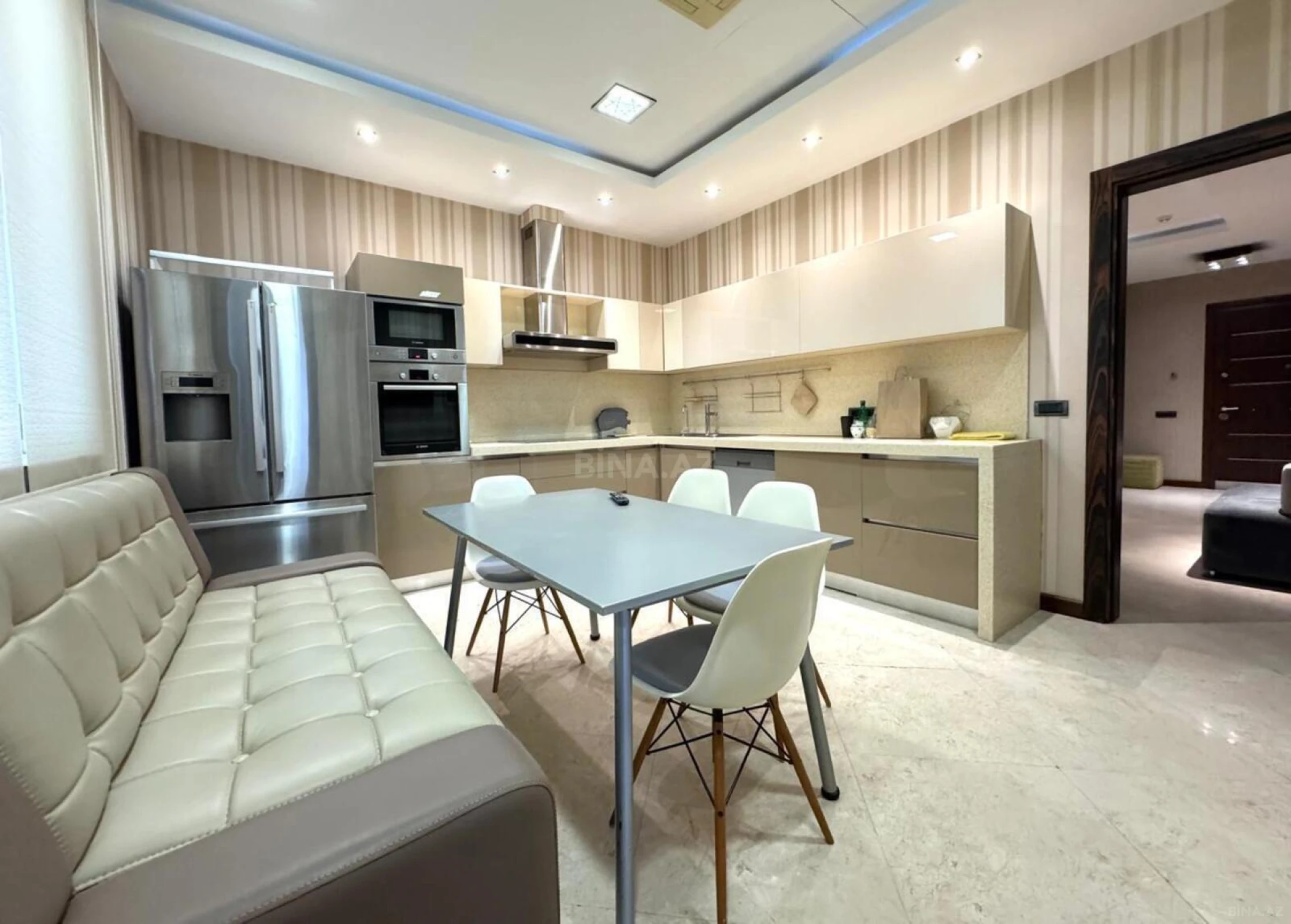 Kirayə verilir 4 otaqlı mənzil 174 m²